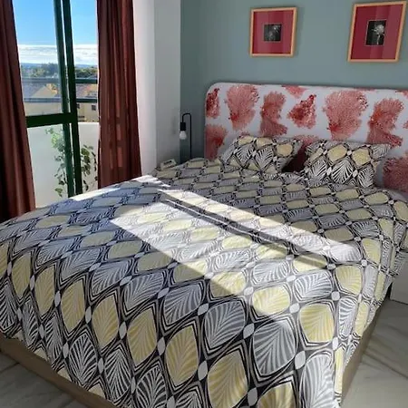 Moderno Vista Mar: Familiar Con Piscinas Y Playa Cercana