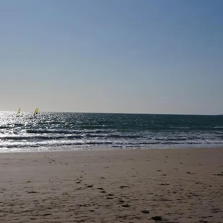 Moderno Vista Mar: Familiar Con Piscinas Y Playa Cercana
