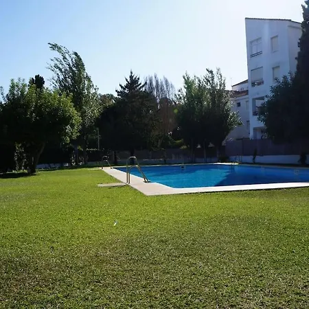 Moderno Vista Mar: Familiar Con Piscinas Y Playa Cercana